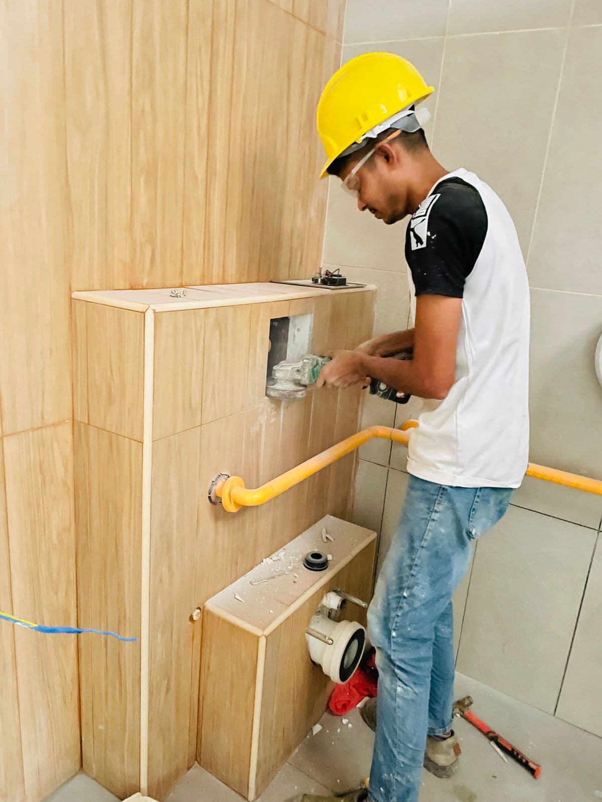Wall Tiling (Bathroom & Kitchen)