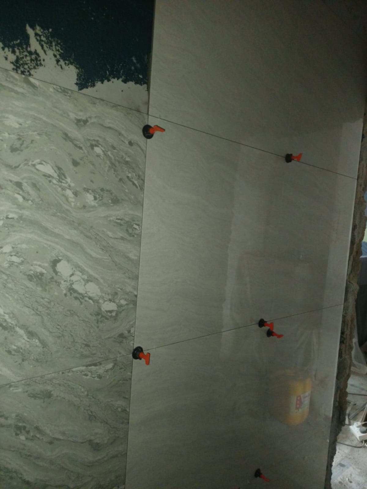 Large‑Format Porcelain Slabs